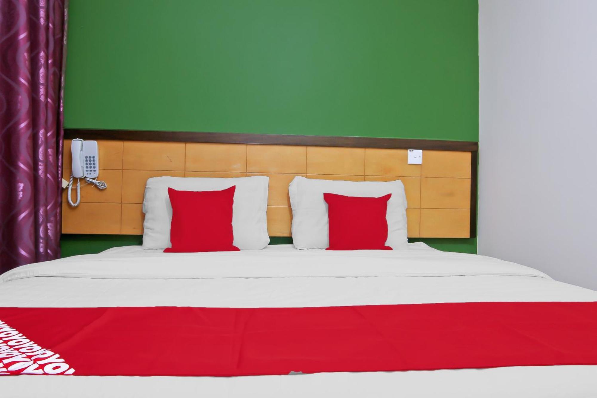 Oyo 44054 Holiday Mansion Inn Sibu Exterior foto