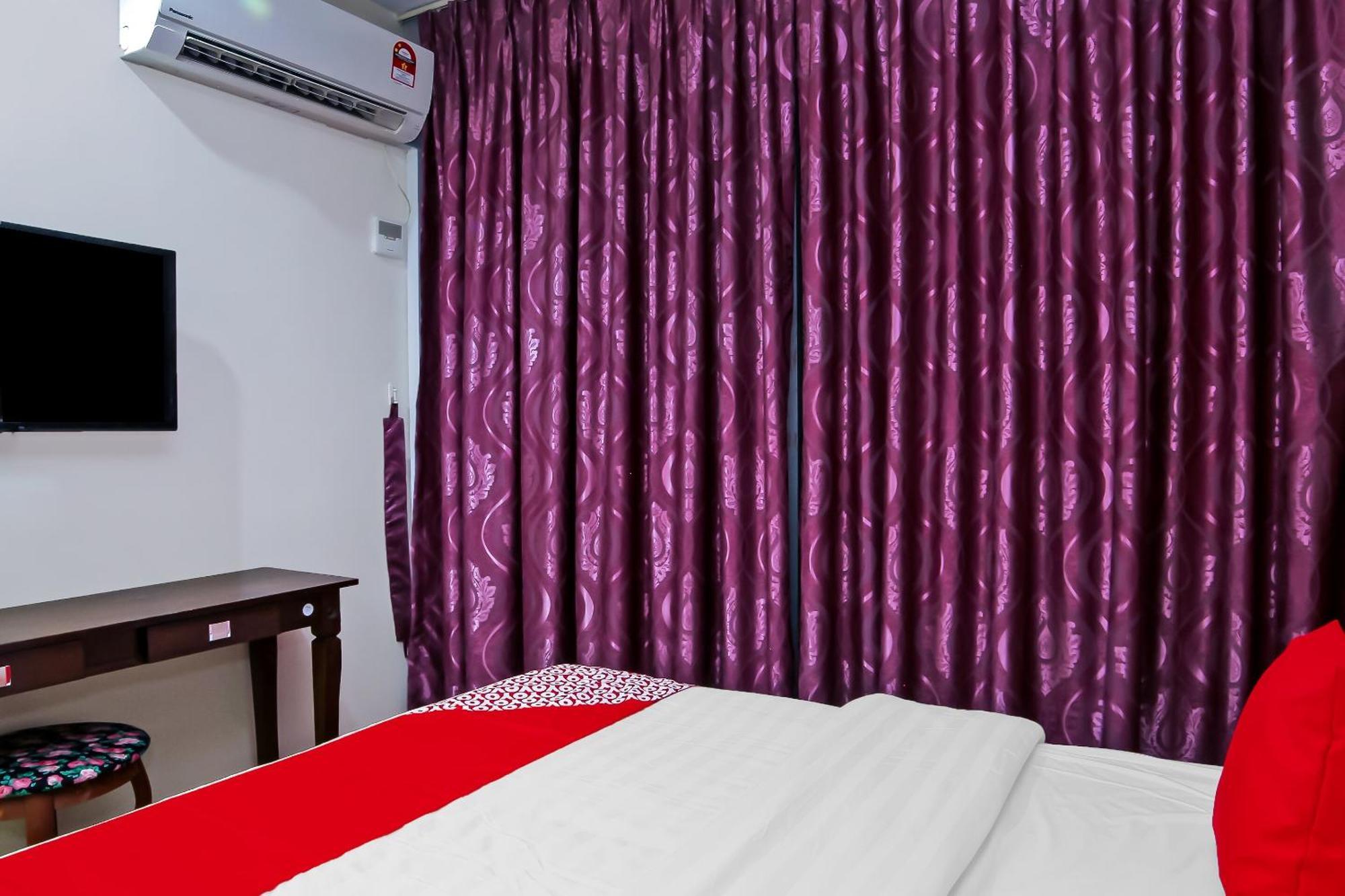 Oyo 44054 Holiday Mansion Inn Sibu Exterior foto