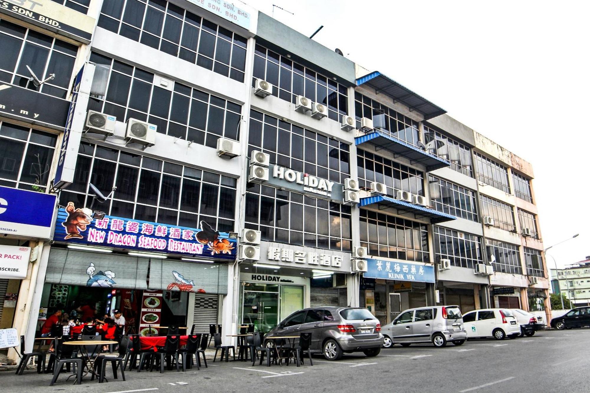 Oyo 44054 Holiday Mansion Inn Sibu Exterior foto
