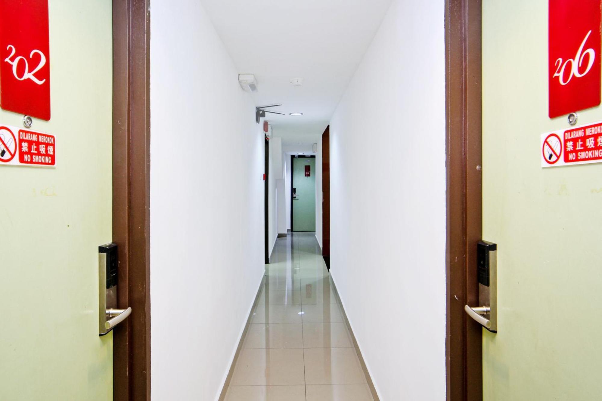 Oyo 44054 Holiday Mansion Inn Sibu Exterior foto