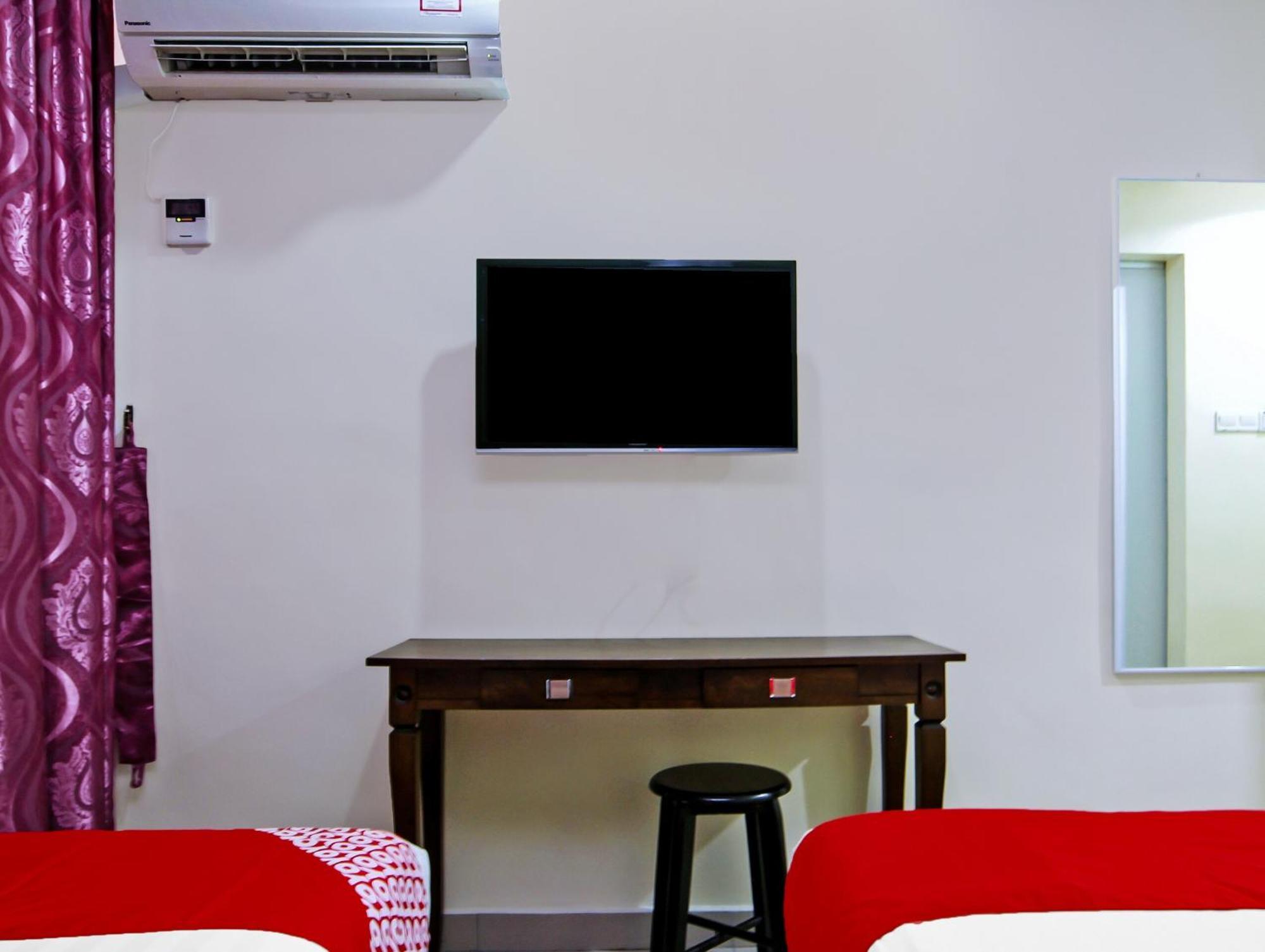 Oyo 44054 Holiday Mansion Inn Sibu Exterior foto