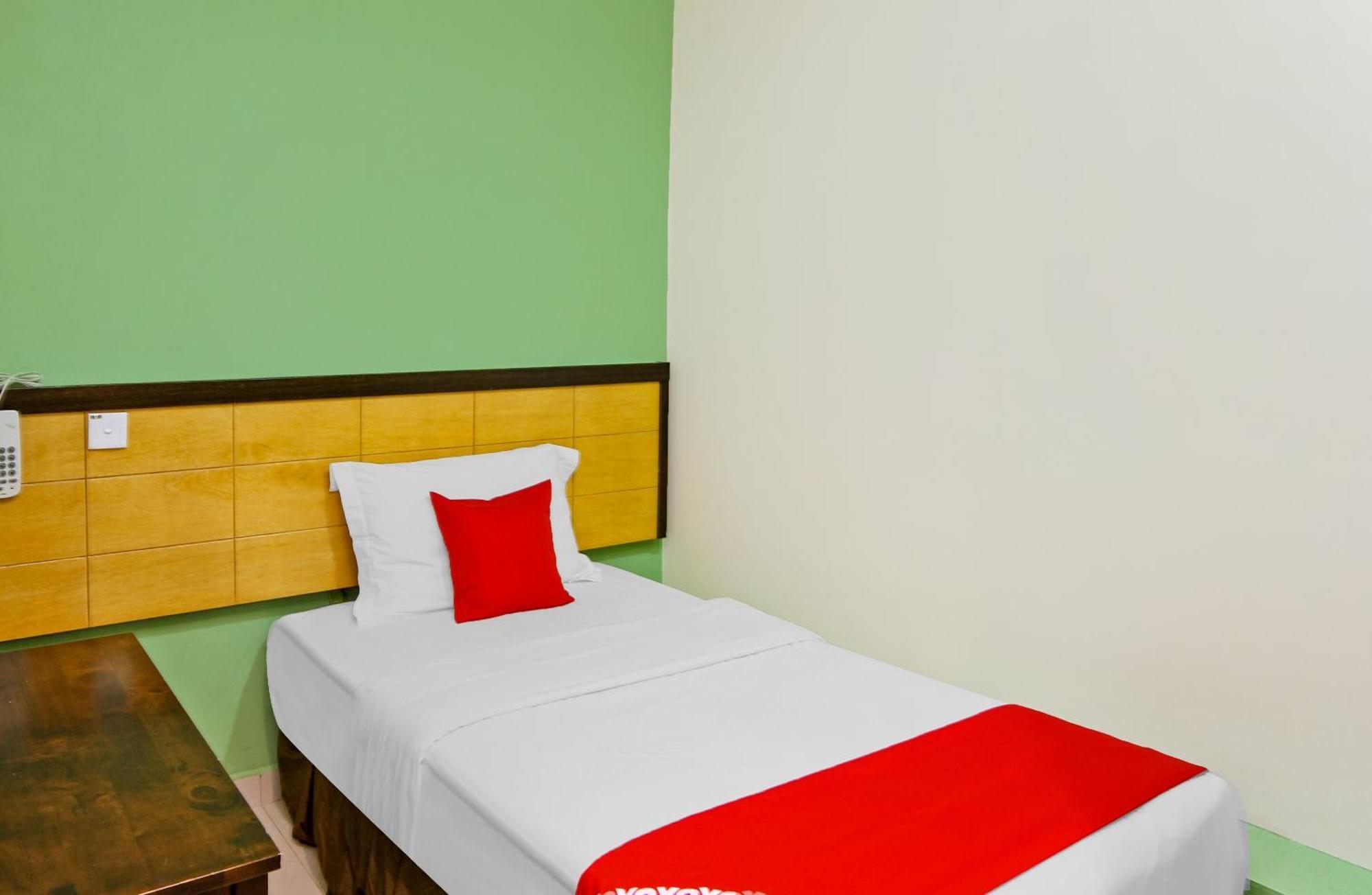 Oyo 44054 Holiday Mansion Inn Sibu Exterior foto